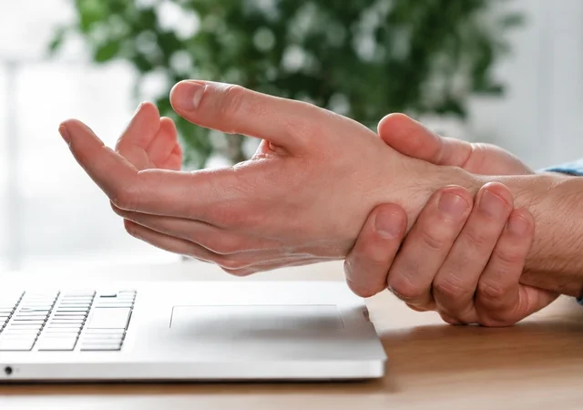 De Quervain’s Tenosynovitis: A Physiotherapist’s Complete Guide to Recovery